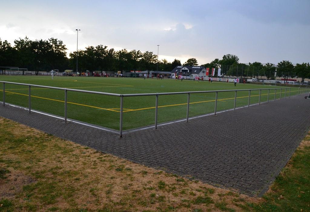 Kunstrasenplatz Brucknerstraße